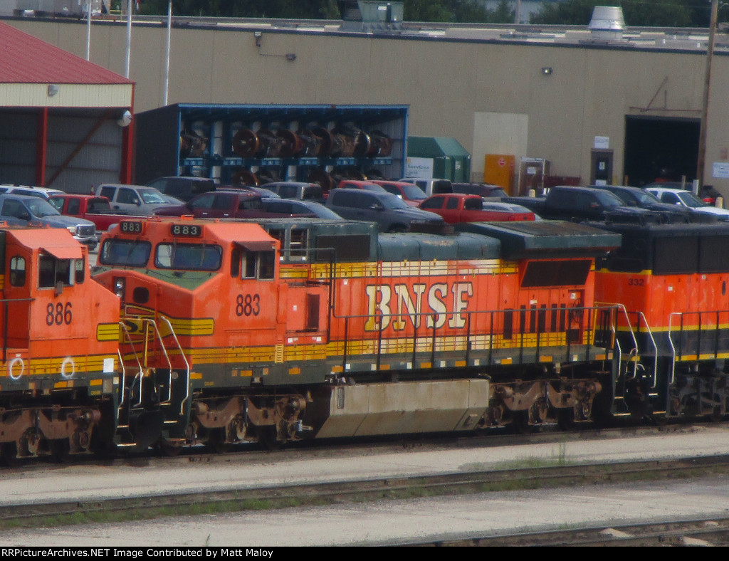 BNSF 883